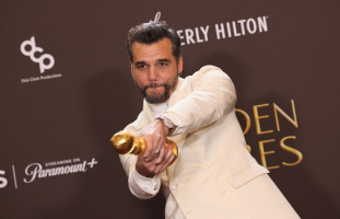 Vitórias no Globo de Ouro colocam 'O Agente Secreto' a um passo do Oscar, diz 'Variety'