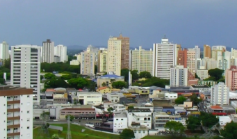 Calor persiste, mas semana deve ser instável e com risco de chuva forte no Vale do Paraíba e região