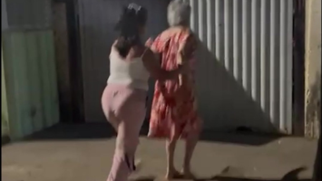 VÍDEO: Vizinhas ouvem gritos e interrompem agressões de cuidadora contra idosas em MG