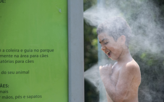 Com calor e seca no DF, veja como cuidar das crianças e evitar que elas fiquem desidratadas