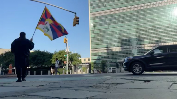 Ativista tibetano morre após atear fogo ao corpo perto da sede da ONU; homem manifestava pela independência do país